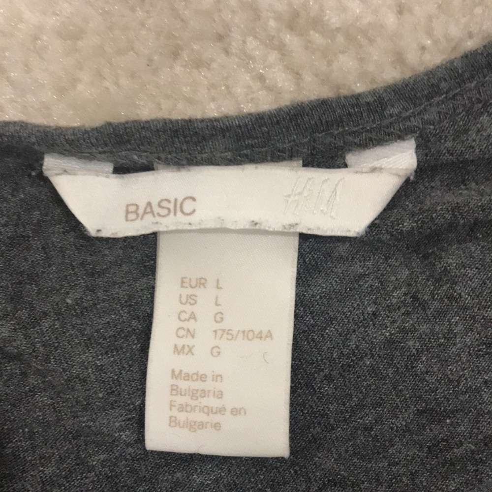 H&M basic t-shirt - Picture 3 of 3